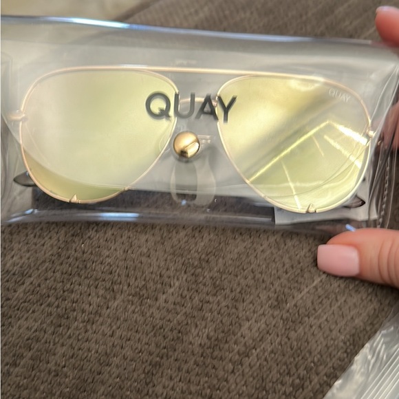 Quay High Mini Sunglasses - Picture 4 of 5